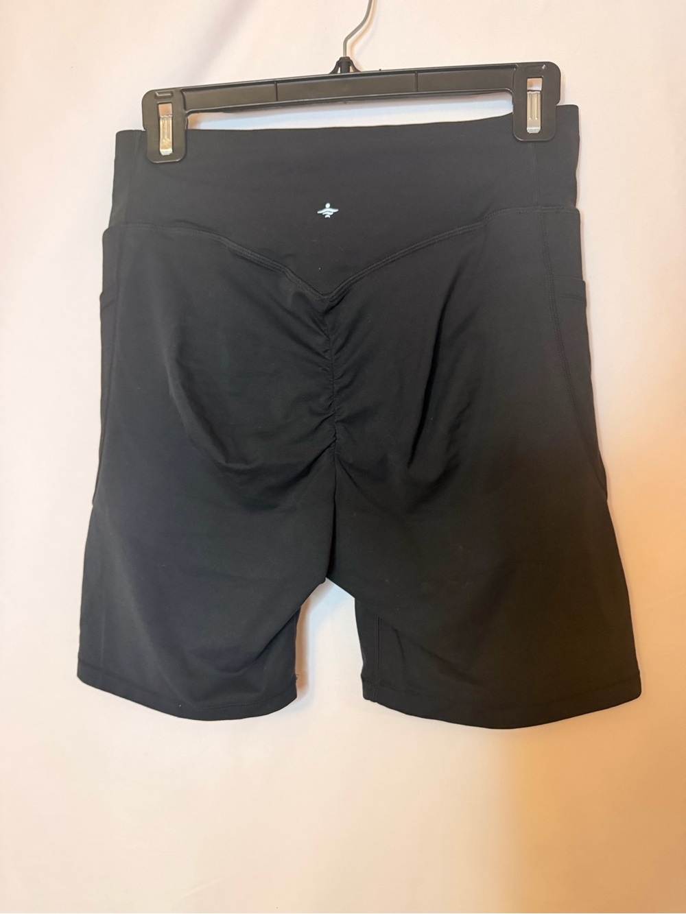 HALARA Black High-Rise Bike Shorts with Side Pockets - Picture 2 of 5